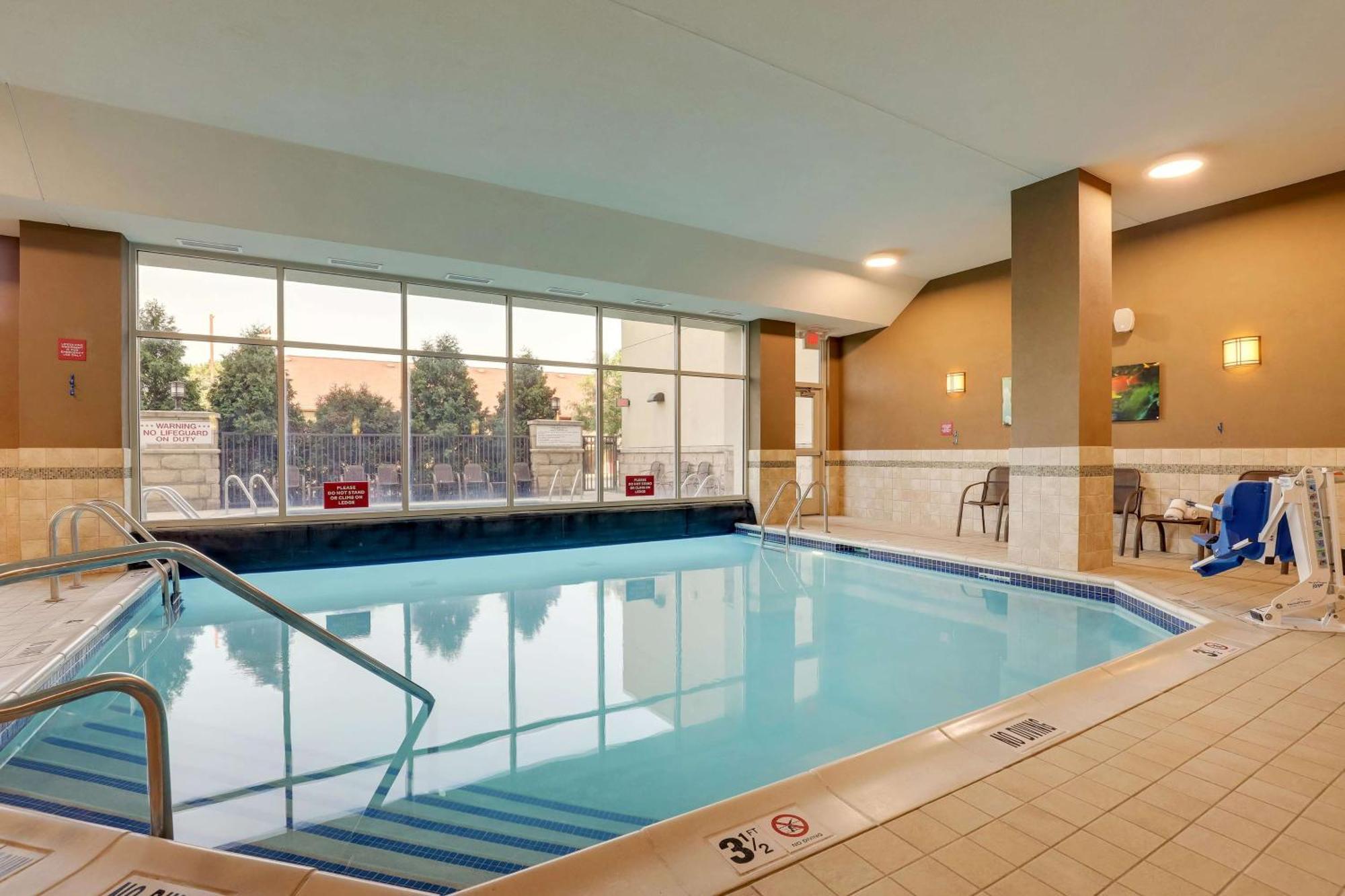 Drury Inn & Suites Grand Rapids 캐스케이드 외부 사진