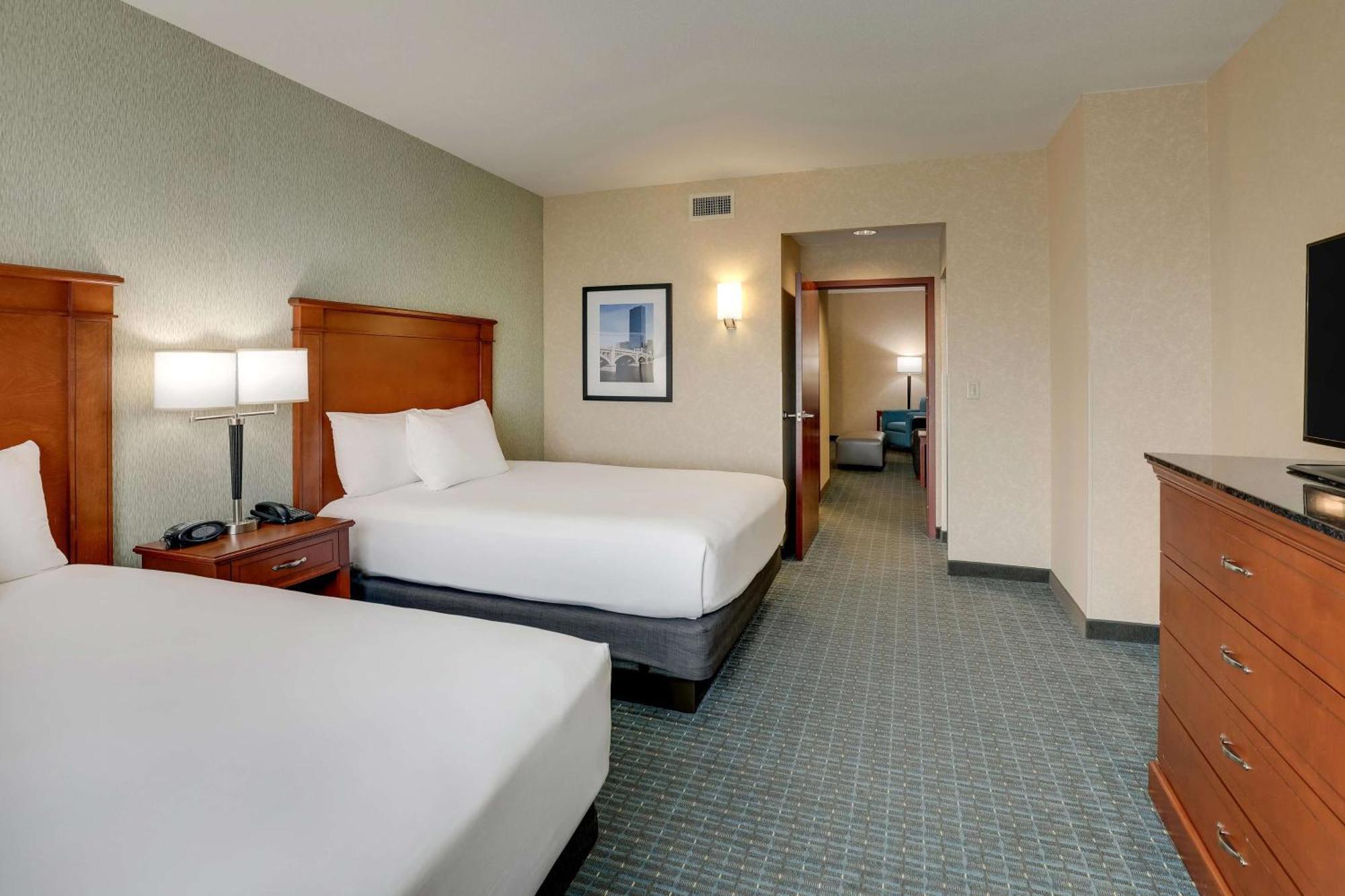 Drury Inn & Suites Grand Rapids 캐스케이드 외부 사진
