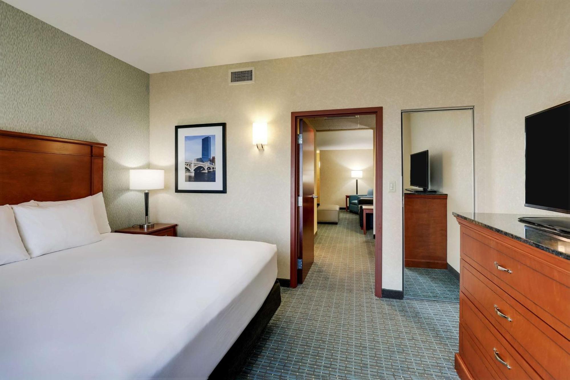 Drury Inn & Suites Grand Rapids 캐스케이드 외부 사진
