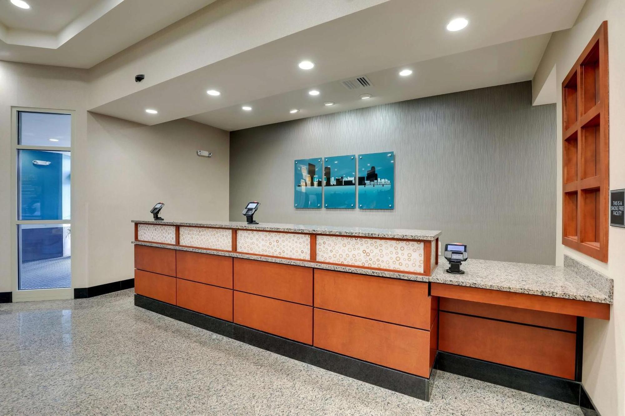 Drury Inn & Suites Grand Rapids 캐스케이드 외부 사진
